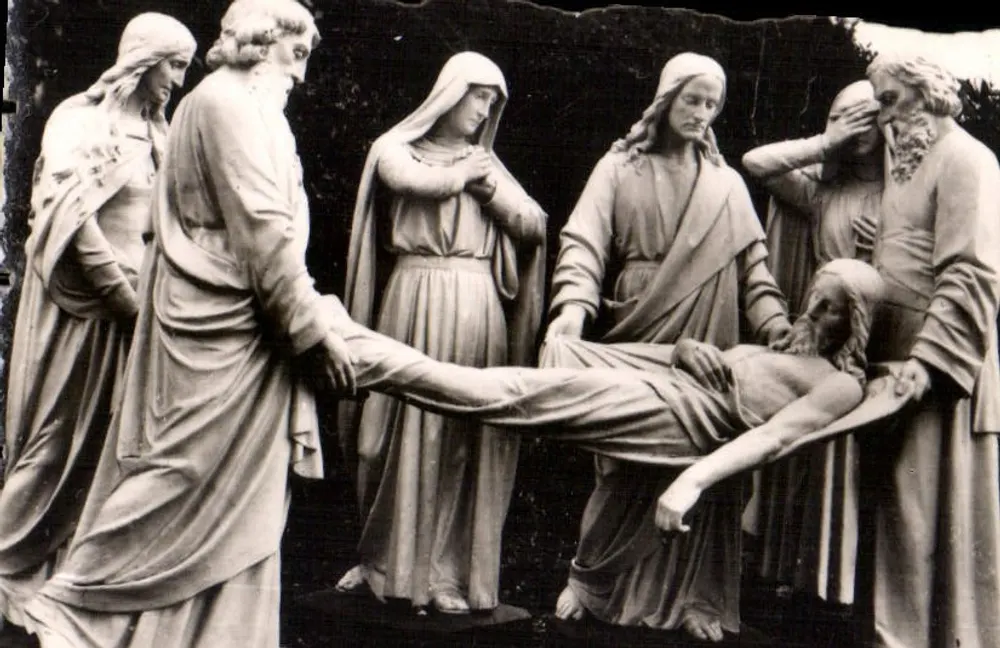 XIV. Station — Jesus wird in das Grab gelegt - Vorderseite