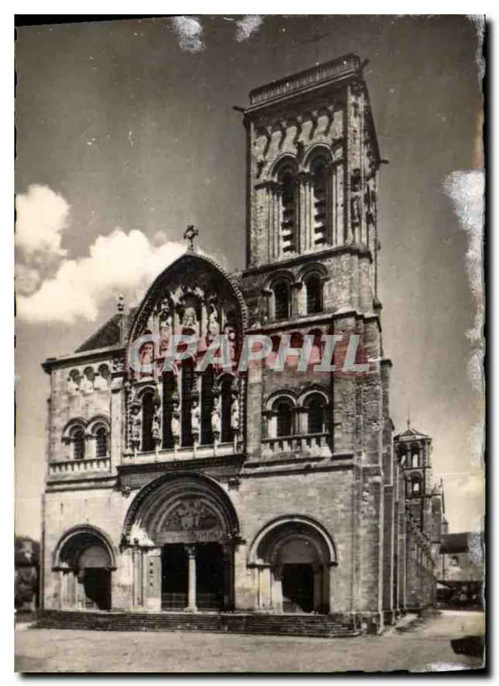 Igreja Abbatial Santa Madeleine — vista da fachada - Frente