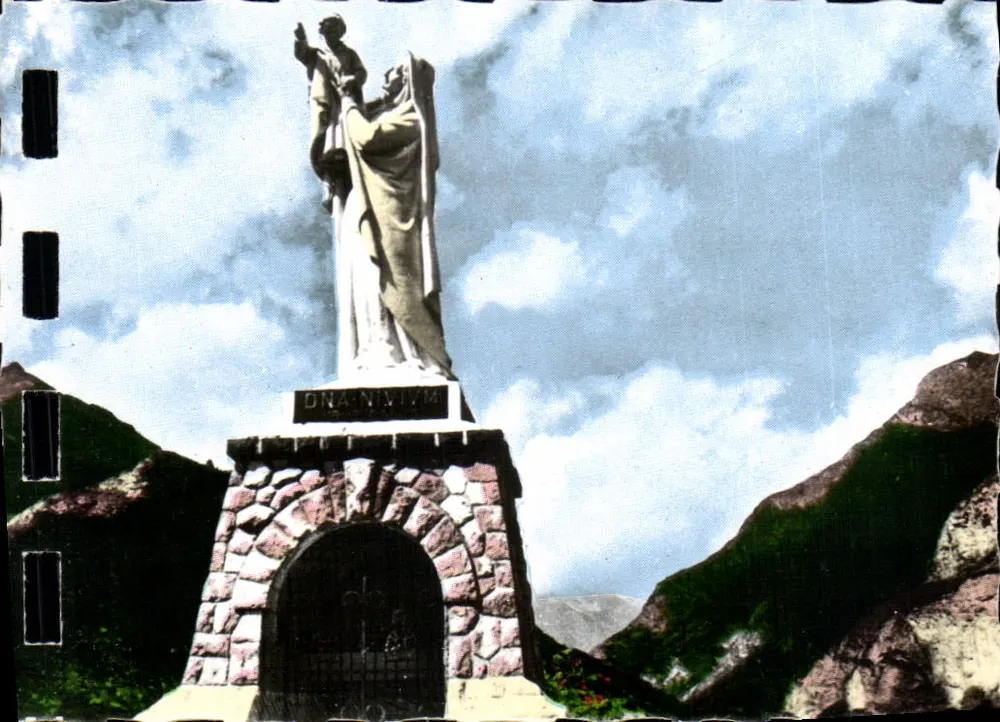 Gavarnie — Estátua da Nossa Senhora das Neves - Frente