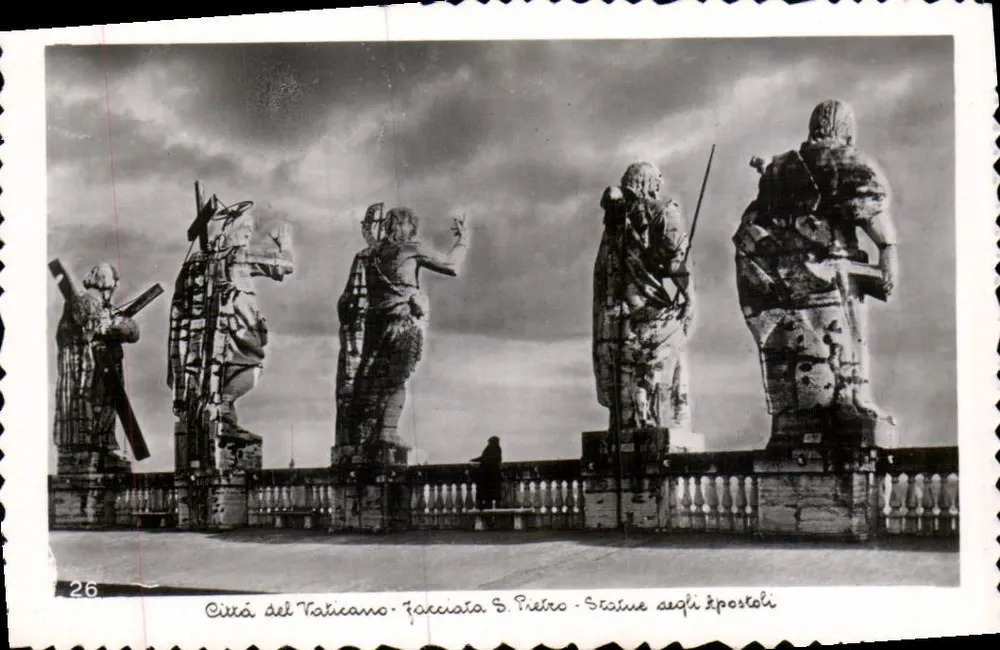 Circa do Vaticano - Ponceiata S. Pietro - Estátua sobre os Apóstolos - Frente