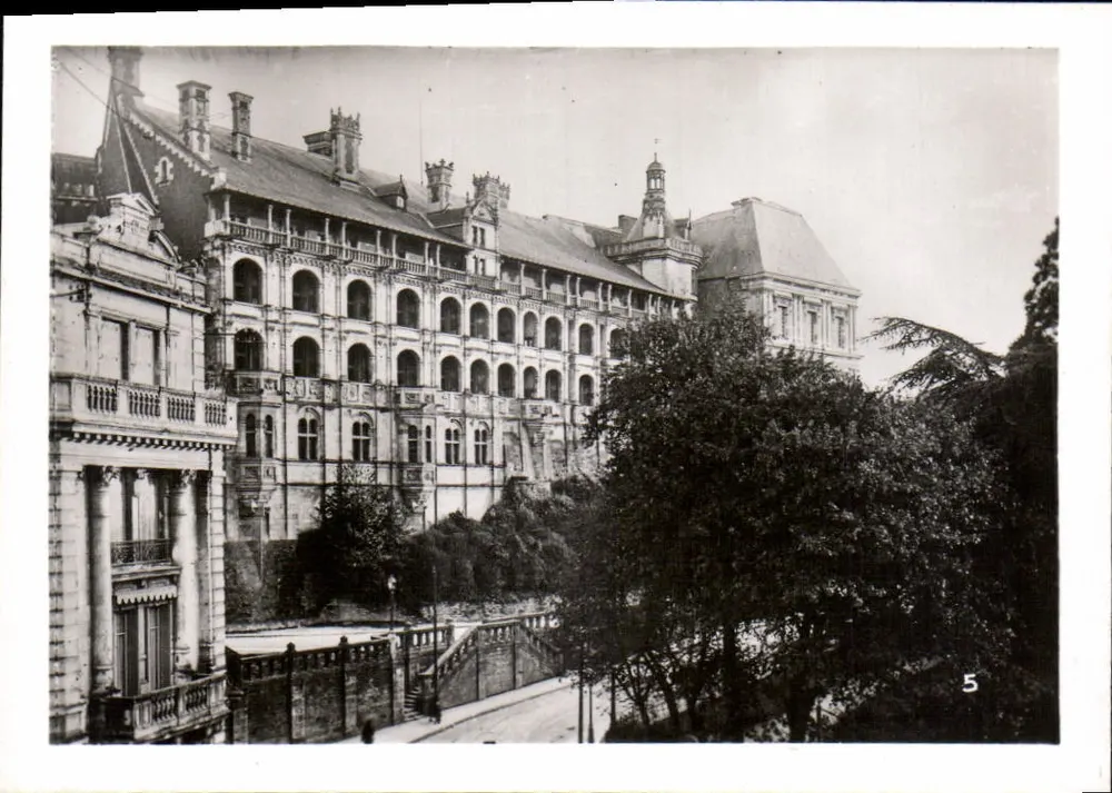 Hôtel de Ville de Rennes — vista panorâmica — série 5 - Frente