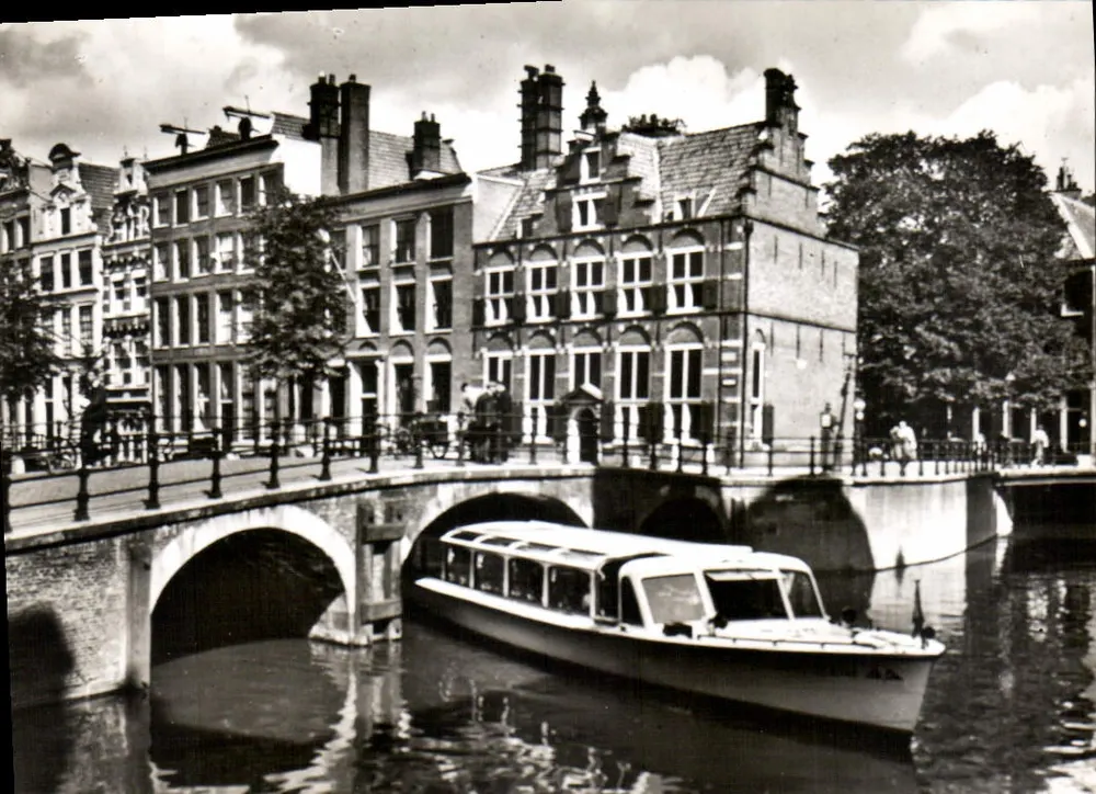 Amsterdam C.O.Z., Voorburgwal mit Haus an den drei Grachten - Vorderseite
