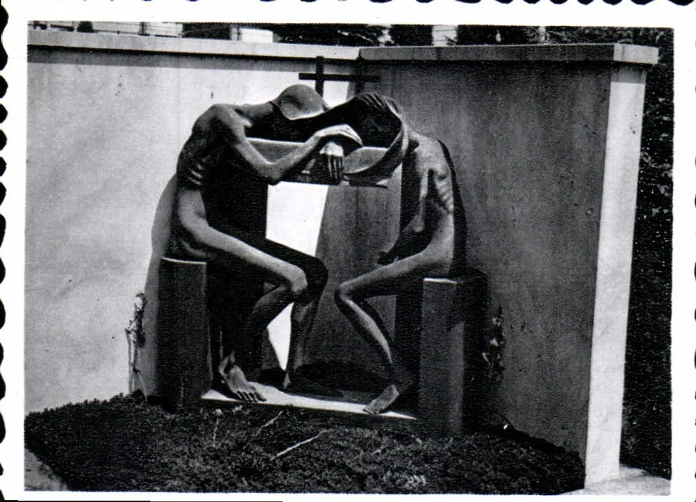 Monumento Bistoletti — Escultor A. Wildt — Milão, Cimitero Monumentale - Frente