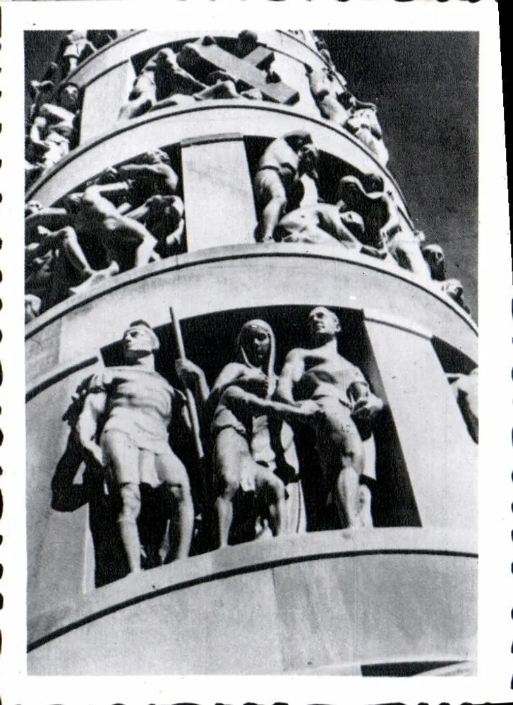 Mausoléu A. Bernocchi — Milão — Arq. A. Minali, Escult. G. Castiglioni - Frente