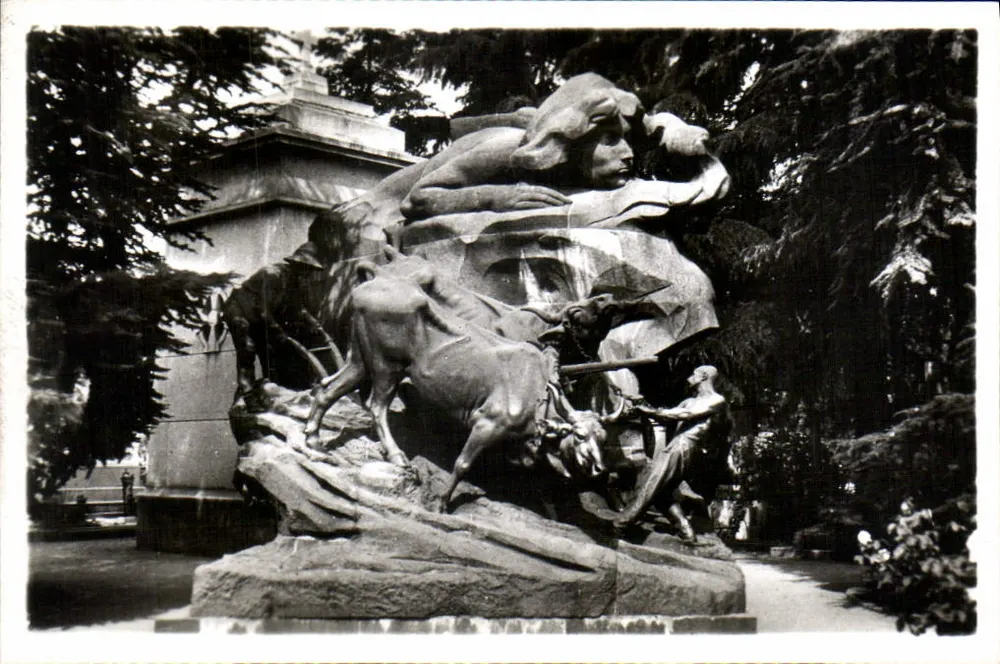 Monument Bolgè — Monumentaal kerkhof van Milaan — Beeldhouwers Bialetti en Lacovè - Voorkant