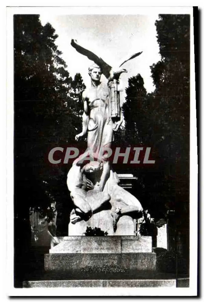 Denkmal für die gefallenen Faschisten für das Vaterland — Mailand — Bildhauer A. Violi - Vorderseite