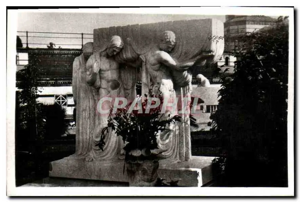 Monument de la famille Pozzani — Milan — Sculpture d'Arturo Violi - Recto