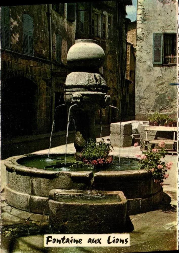 Fontaine aux Lions — Castellane - Frente
