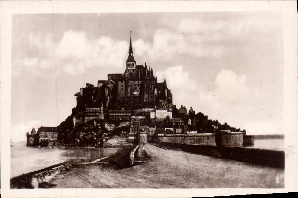 Mont-Saint-Michel — Vista Sul - Frente