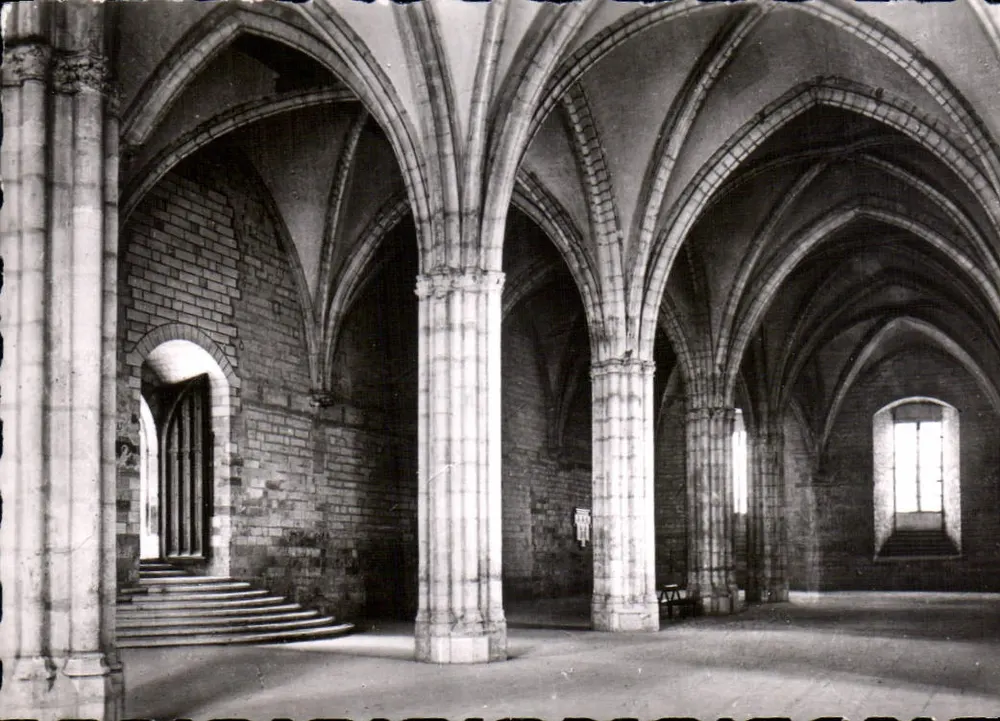 Avignon — Palais des Papes — Salle des grandes audiences — n°142 - Recto