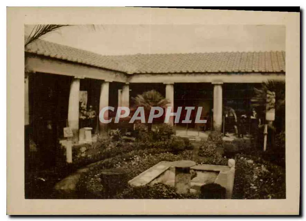 एक कॉलोनियल घर के आंतरिक बगीचा — पोम्पेउ सैनिल, 1934 — अज्ञात प्रकाशक - आगे