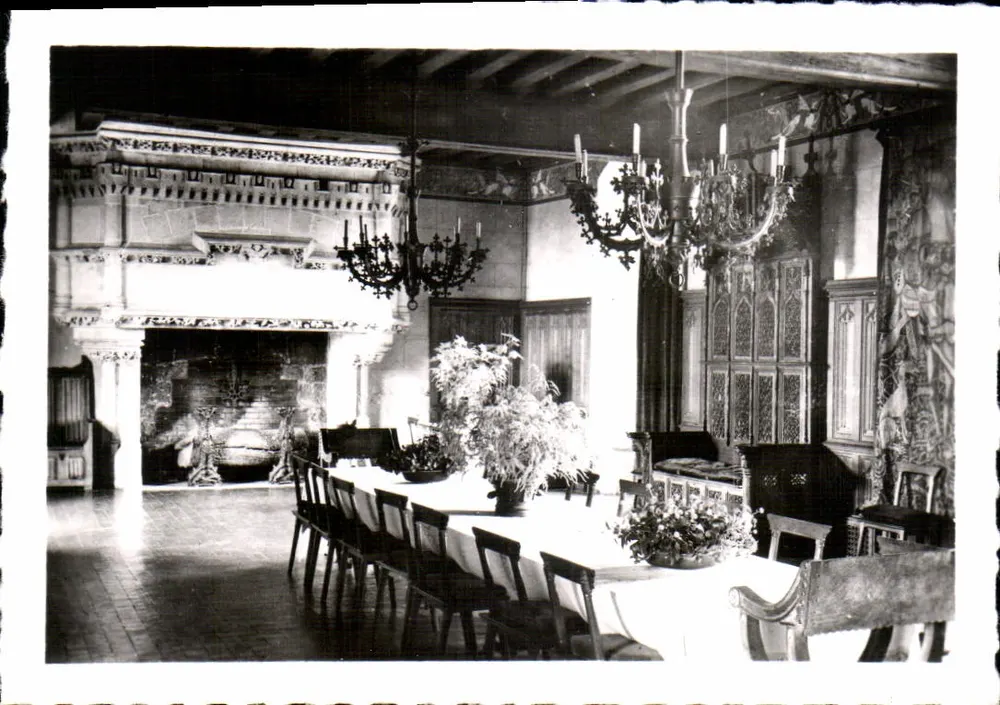 Langeais — A Sala dos Guardas. — Foto Greff. - Frente