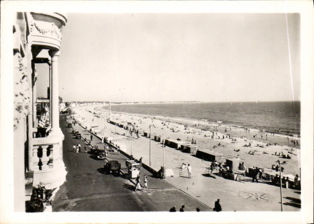 La Baule — Vue Générale de la Plage vers Pornichet — Éditions de Luxe « Estel » - Recto