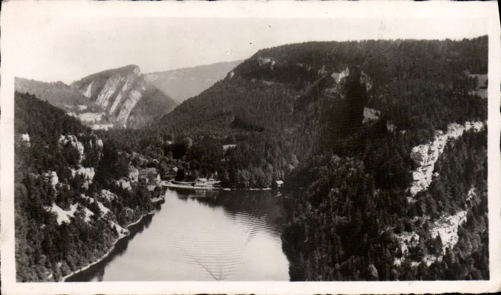 Villers-le-Lac — Allgemeiner Blick auf den letzten Bassin des Doubs — unbekannter Verlag, Nr. 33 - Vorderseite