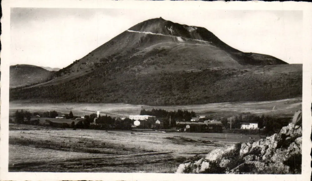 Camp Militaire de la Fontaine du Berger et le Puy-de-Dôme — Cliché Plazanet - Vorderseite