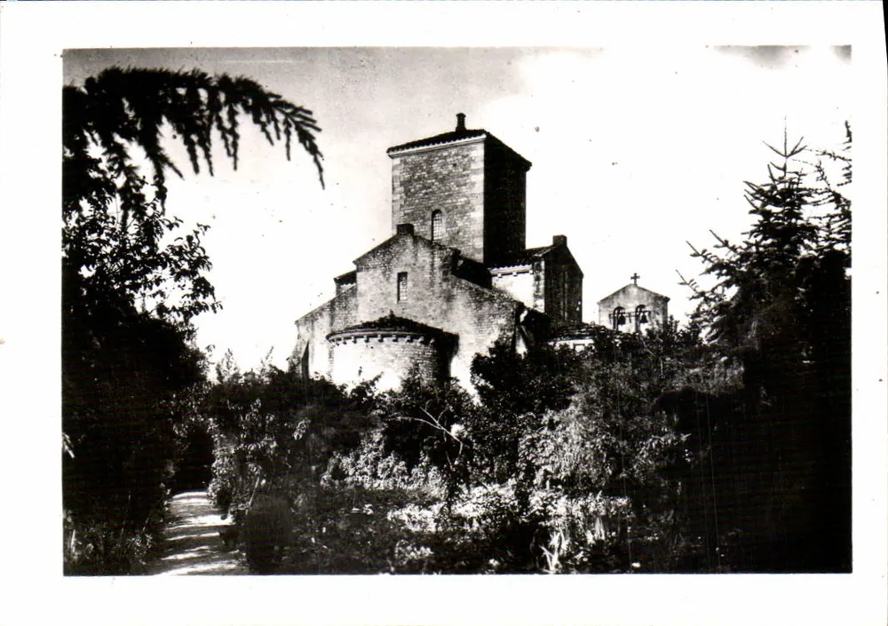 Die Kirche von Germigny-des-Prés — Die Apsis von der Gartenanlage des Presbyteriums gesehen — Luxusausgabe « Estel » n° 2762 - Vorderseite