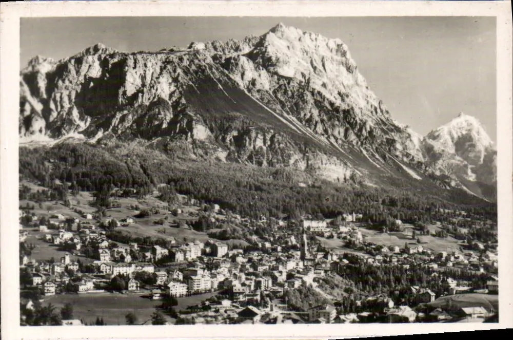 Cortina d'Ampezzo — vista panorâmica com os picos de Sorapis e Anteleo — n° 3263 - Frente