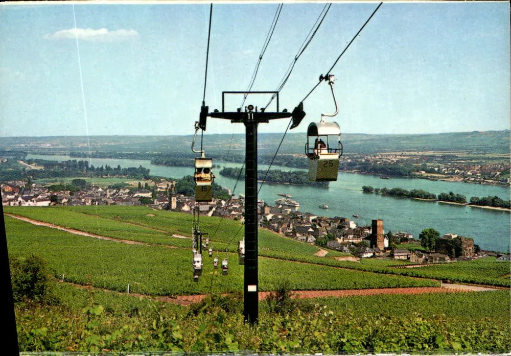 Rüdesheim - Seilbahn mit Blick auf die Stadt und den Rhein - Vorderseite