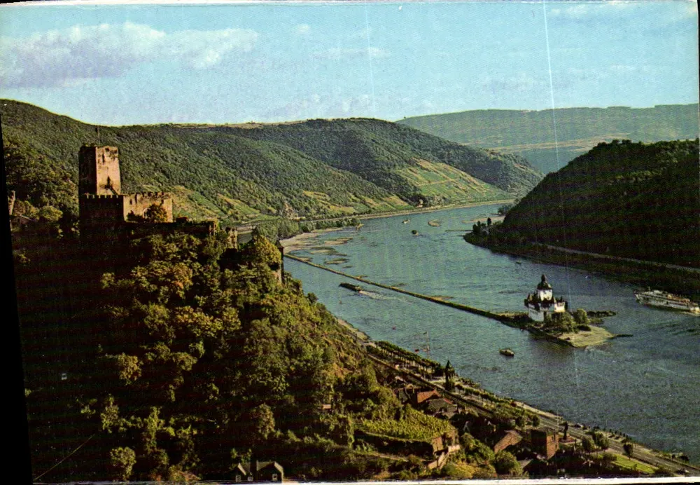 Kaub - Castelo de Gutenfels e a Torre da Pfalz no Rio Reno - Frente