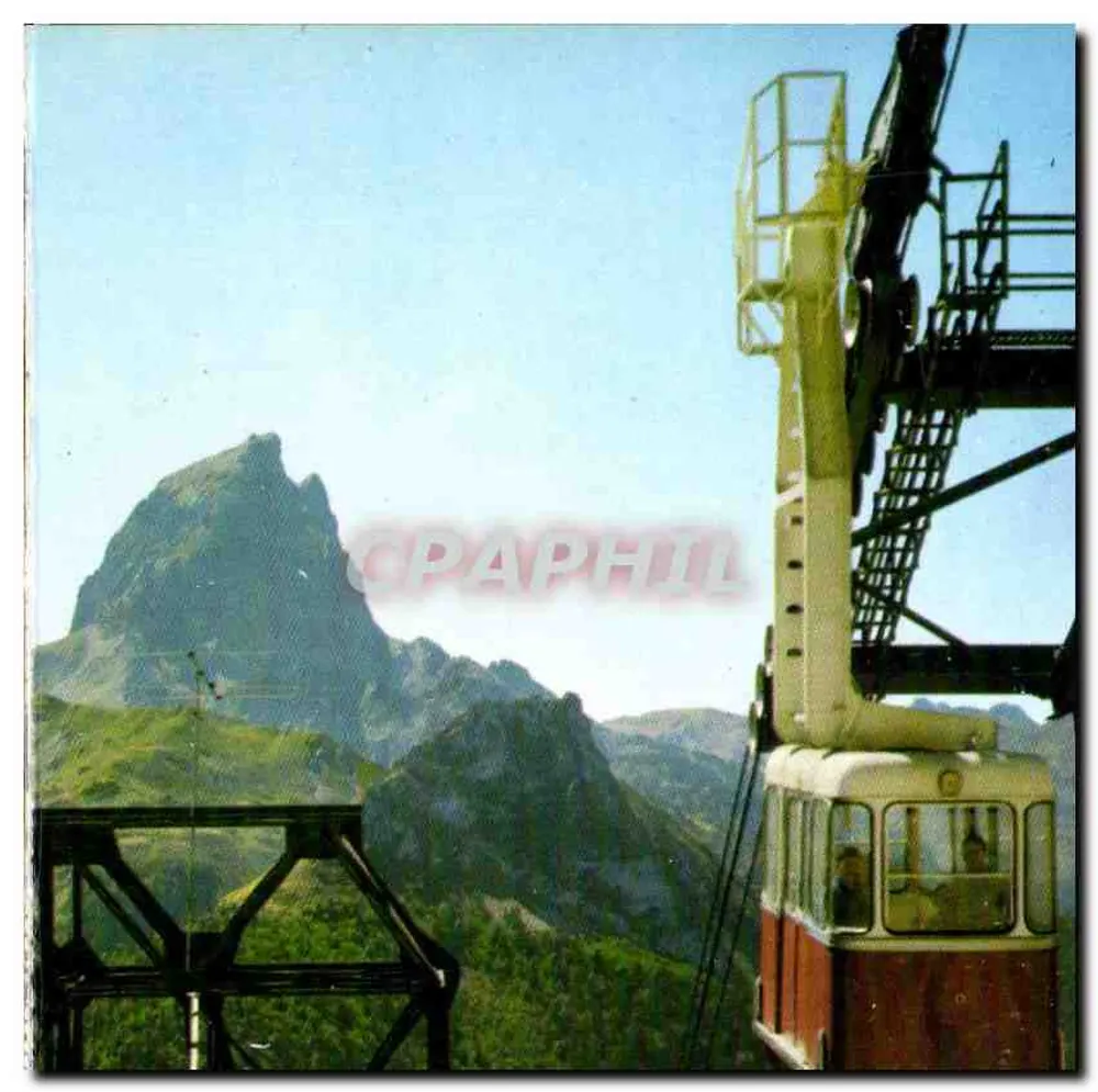 Chegada do teleférico e o Pic du Midi d'Ossau (2885 m) — editor não visível - Frente