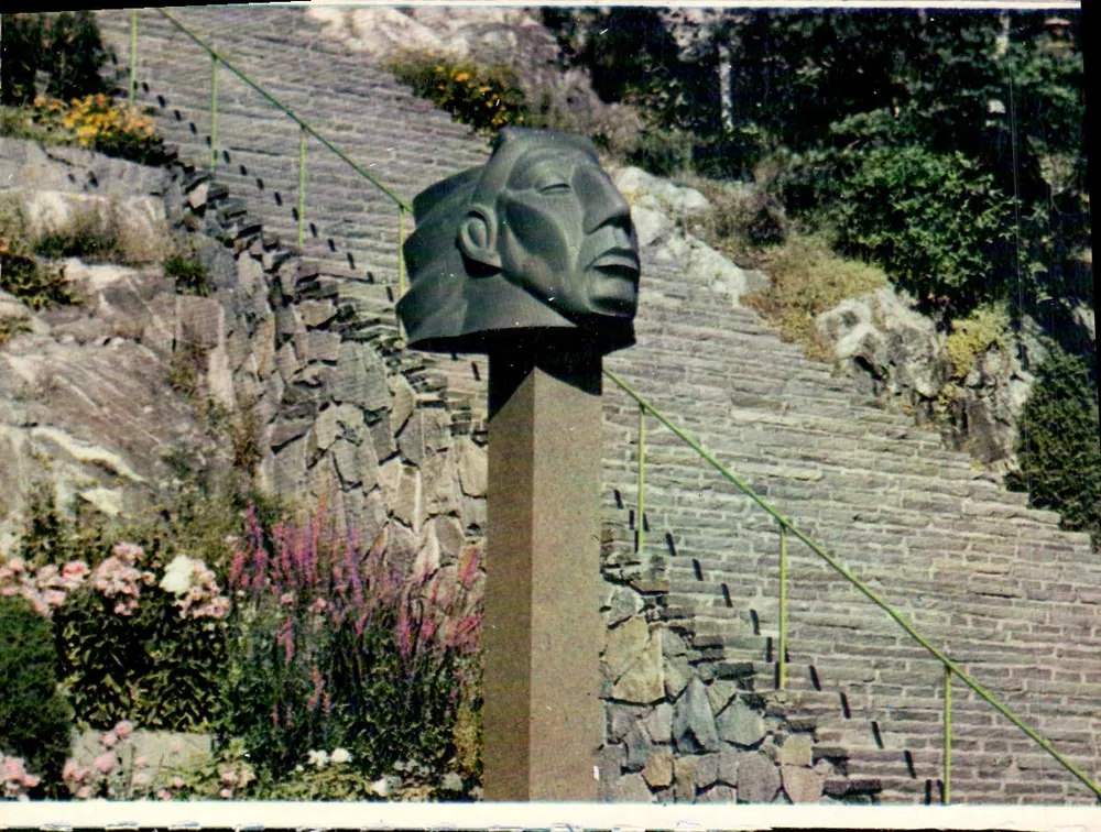 Indianer-Kopf — Denkmal des Friedens in Saint-Paul, Minnesota — Millesgården - Vorderseite
