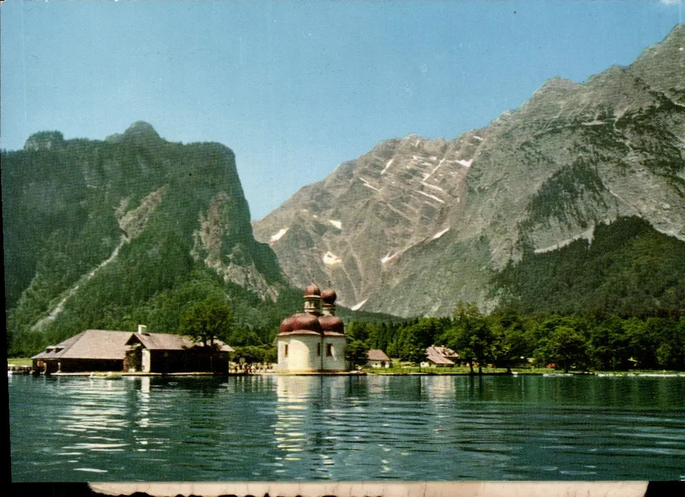 Igreja sobre a água — lago de Koenigssee — Alemanha - Frente