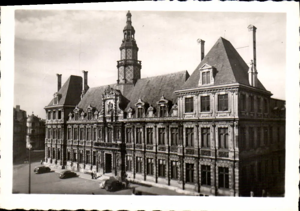 Reims - O Hotel de Ville — reprodução proibida — - Frente