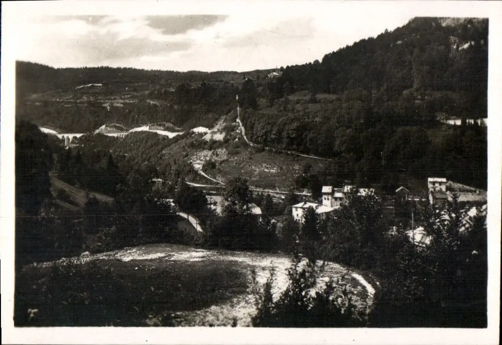 Vue générale de la vallée de Morg à Saint-Clair — Jura - Recto