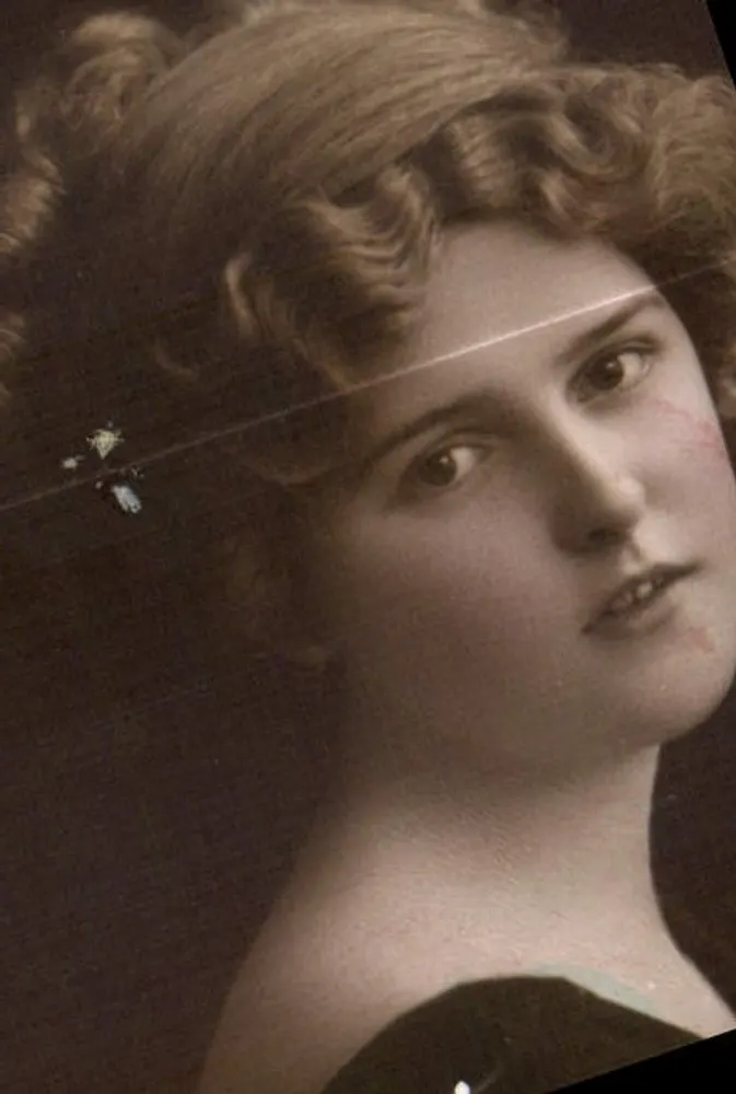 Retrato de uma jovem mulher — editor não visível — número de série não visível - Frente