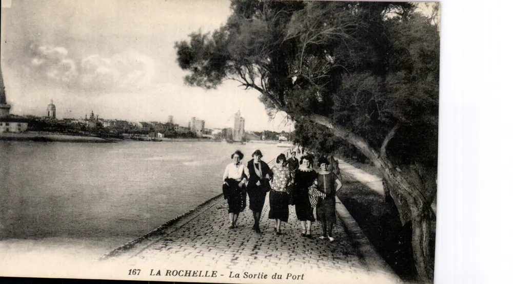 La Rochelle - A Saída do Porto — J. Nozals, editor, n° 167 - Frente