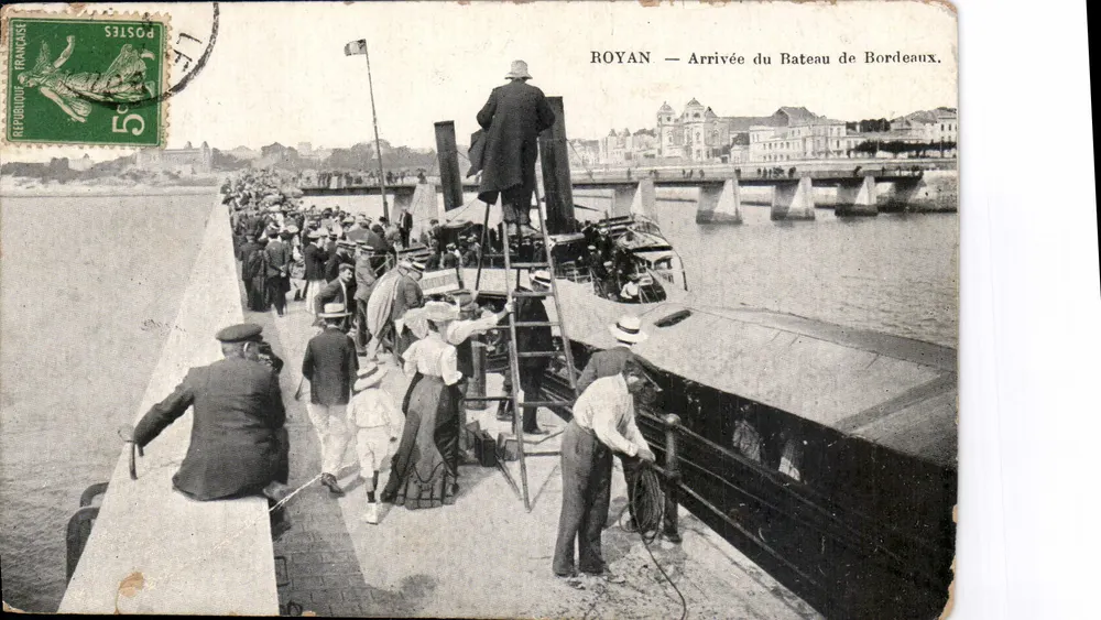 Royan — Arrivée du Bateau de Bordeaux — Éditeur : imprimeur non visible sur la carte - Frente