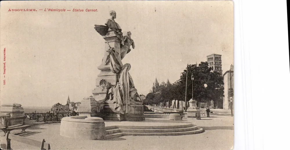 Angoulême — O Hémiciclo — Estátua de Carnot — Térapond, Angoulême - Frente