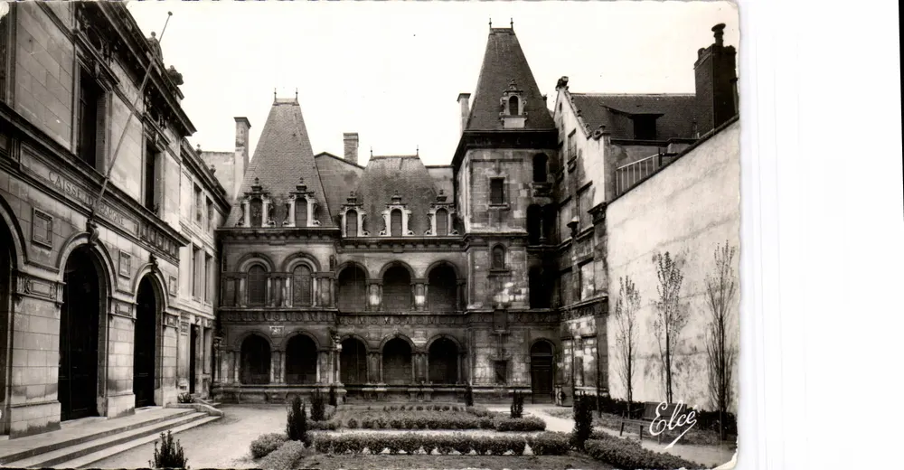 Innere Hof der Caisse d'Épargne in La Rochelle — Verlag Elcée - Vorderseite