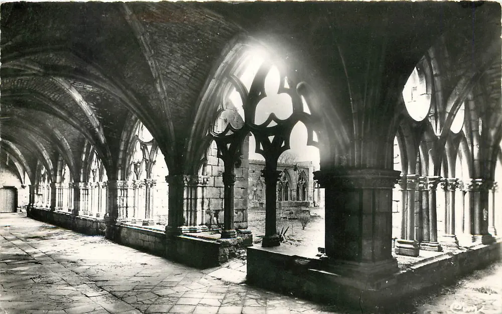 Noirlac cerca de St-Amand-Montrond (Cher) — El Cloître — Comither Imp. Macon (S.-et-L.) - Anverso