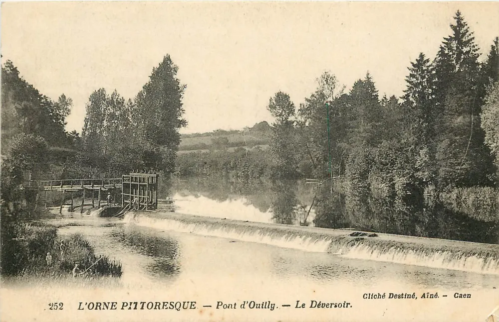 L'ORNE PITTORÉSQUE — Pont d'Ouilly — Le Déversoir — Cliché Destiné, Aîné — Caen - Voorkant