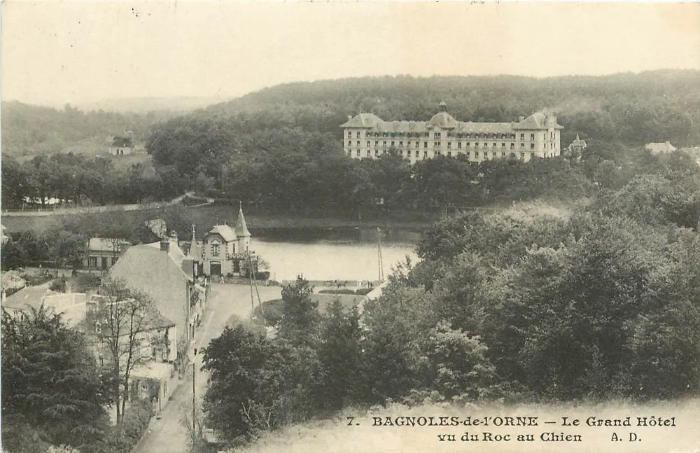 Bagnolès-de-l'Orne — Blick auf das Grand Hotel vom Roc au Chien — A. D. - Vorderseite