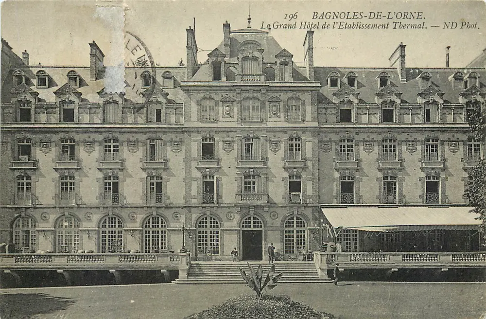 Bagnolles-de-l'Orne — Das Grand Hotel des Thermalbetriebs — ND Fotografie - Vorderseite