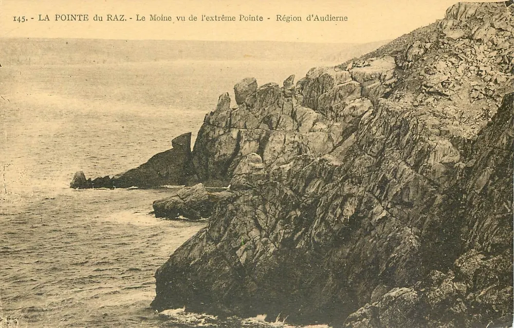 La Pointe du Raz - Le Moine vu de l'extrême Pointe - Région d'Audierne - Recto
