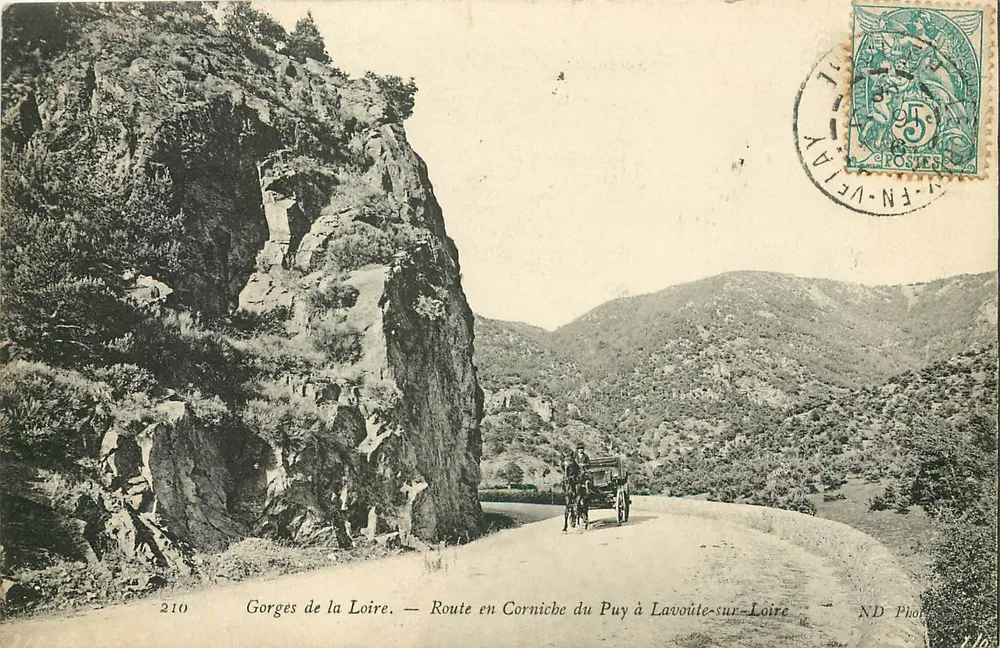 Gorges der Loire — Cornichestraße vom Puy nach Lavoûte-sur-Loire — ND Foto - Vorderseite