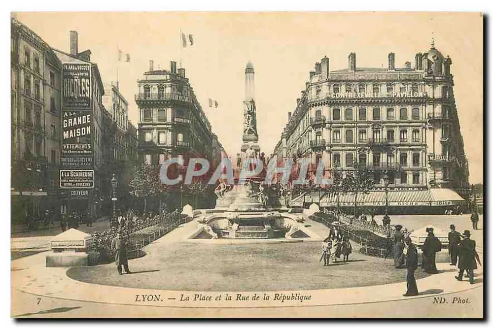 LYON — La Place et la Rue de la République — ND. Phot. - Recto