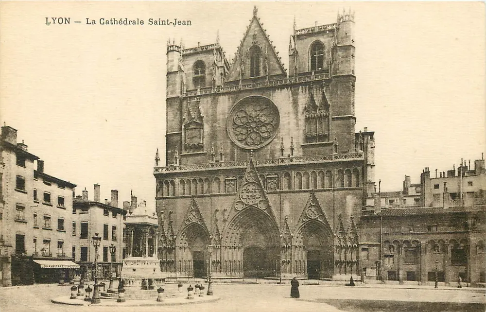LYON — A Catedral de São João — Edição do Grande Bazar, Lyon - Frente