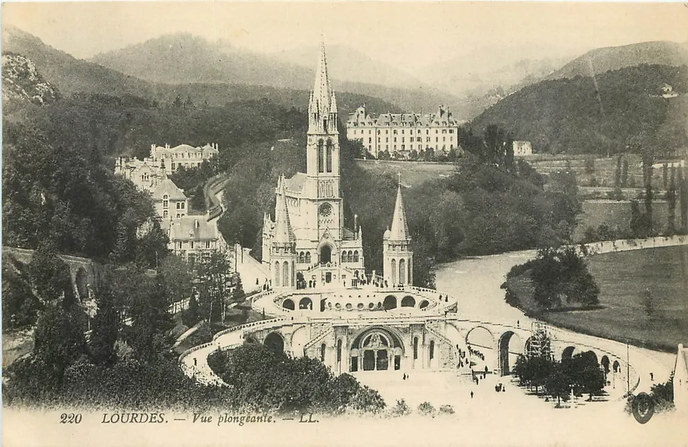 Lourdes — Vista aérea — LL. n° 220 - Frente