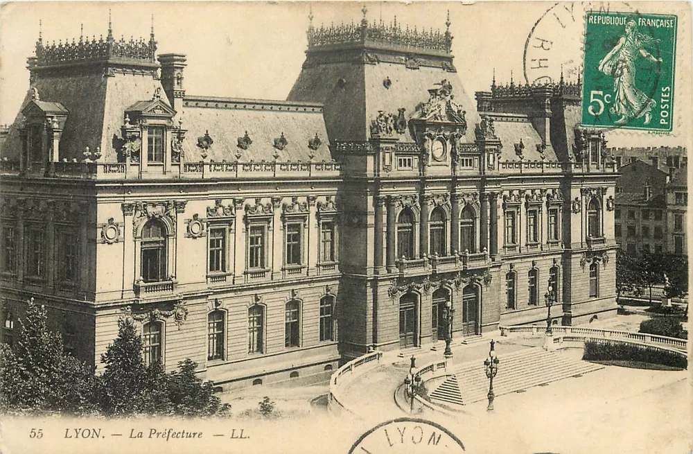 LYON — A Prefeitura — LL. — Editor LL. - Frente