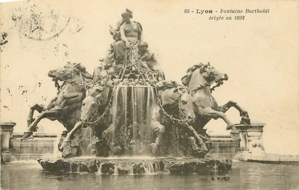 Lyon - Fontaine Bartholdi - erguida em 1892 - Frente