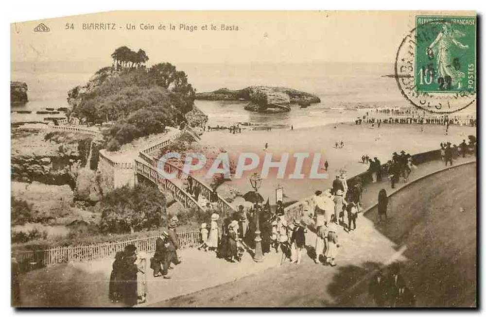 Biarritz - Un Coin de la Plage et le Basta — CPA n°54, éditeur L. C. L. - Recto