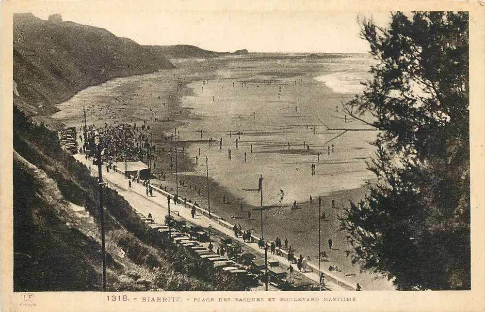 Biarritz - Plage des Basques et Boulevard Maritime — Bilhete postal antigo n°1318, éditeur TP - Frente