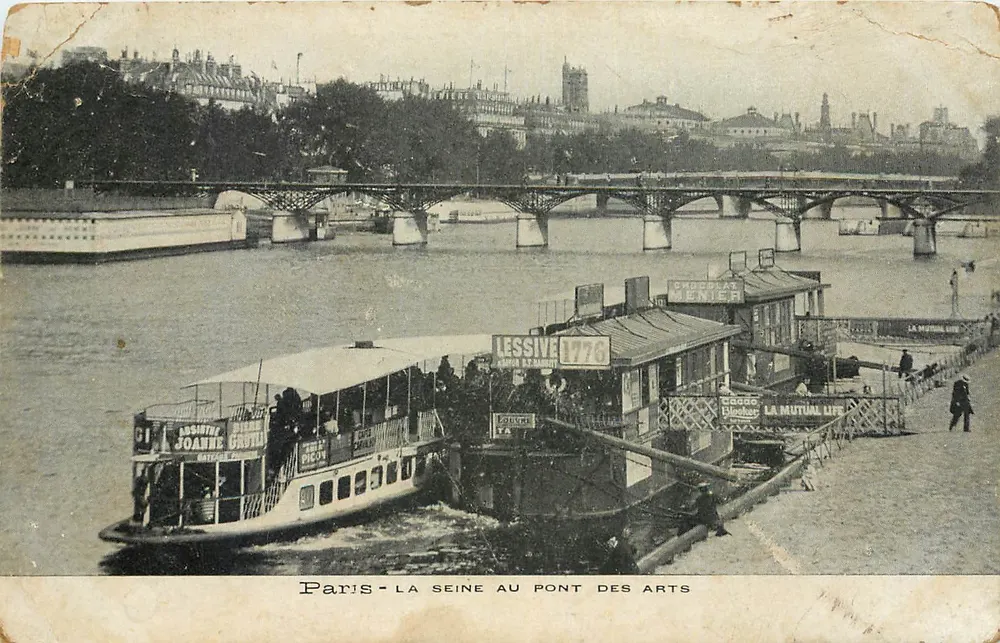 Paris - Die Seine am Pont des Arts — Ansicht mit Boot und Werbepier - Vorderseite