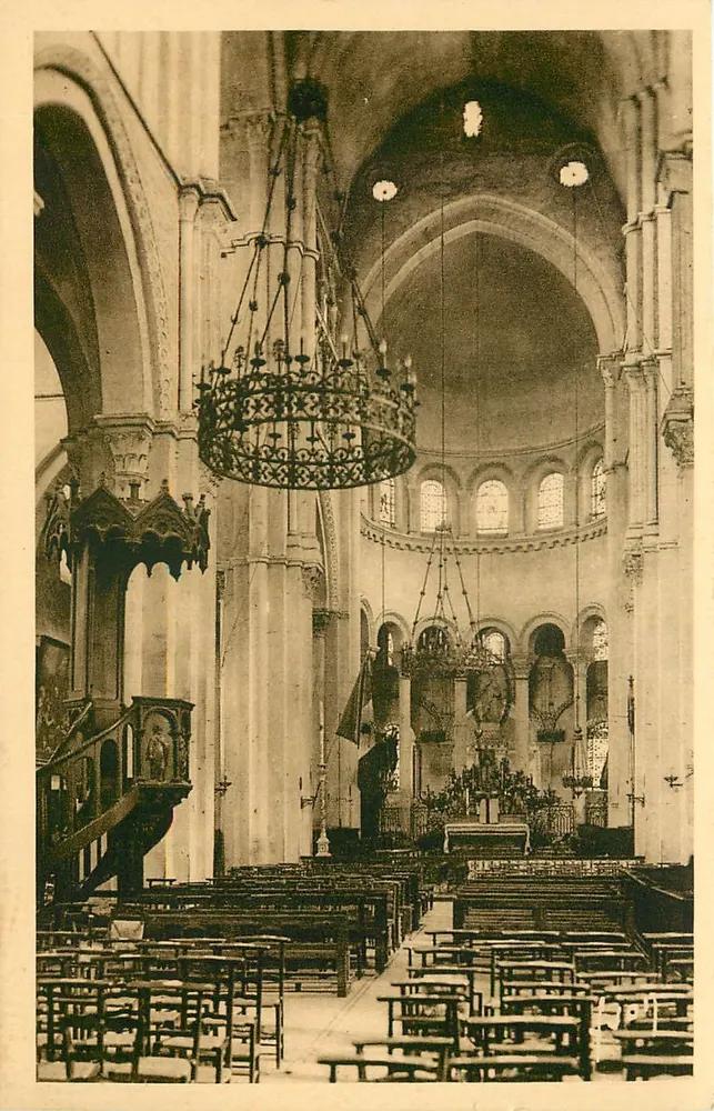 Innenansicht der Basilika des Heiligen Herzens — Paray-le-Monial (S.-et-L.) — Art Martel Editions - Vorderseite