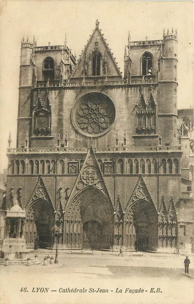 LYON — Catedral de São João — A Fachada — E.R. n°46 - Frente