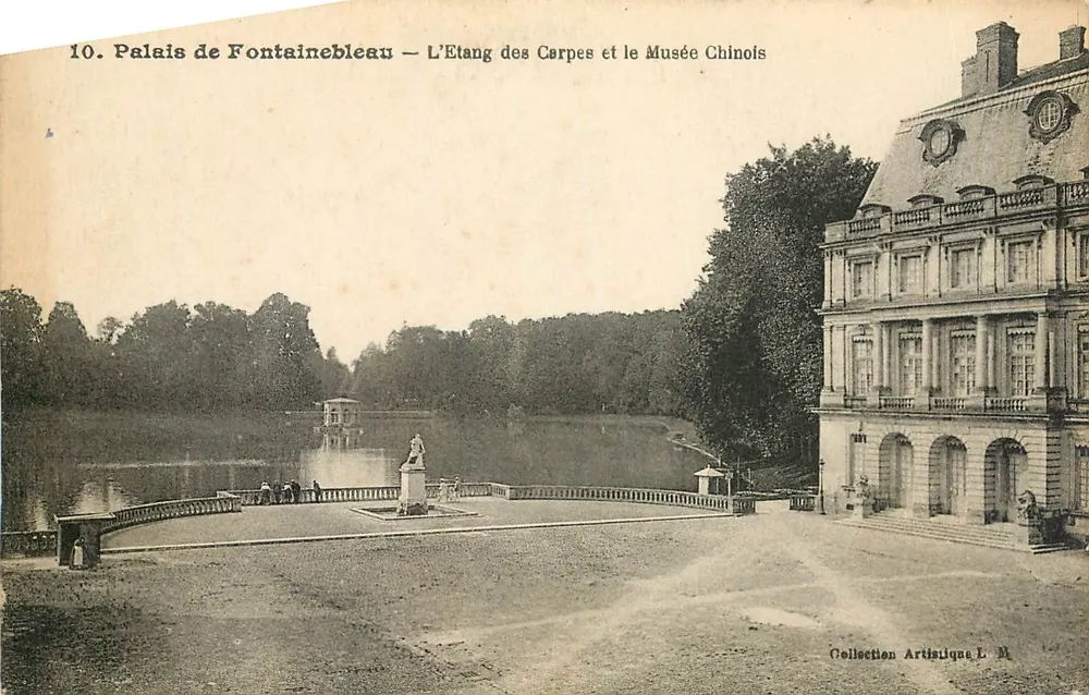 Schloss Fontainebleau — Der Karpfenteich und das Chinesische Museum — Künstlerische Sammlung L. M. - Vorderseite